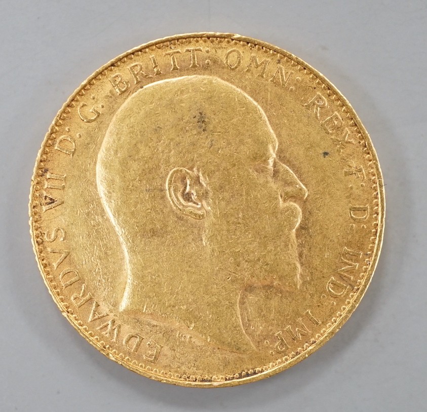 An Edward VII 1909 gold sovereign.